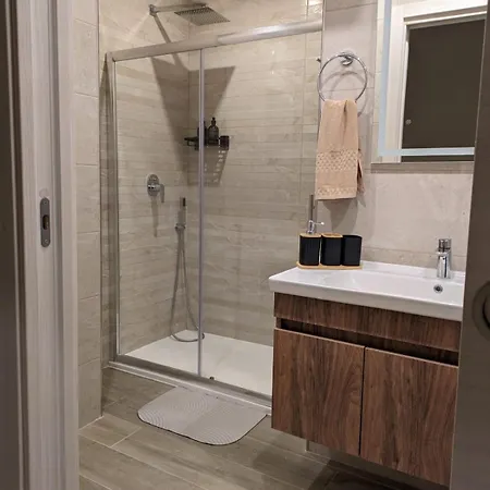Salus 2 Bedroom Apartment * Victoria